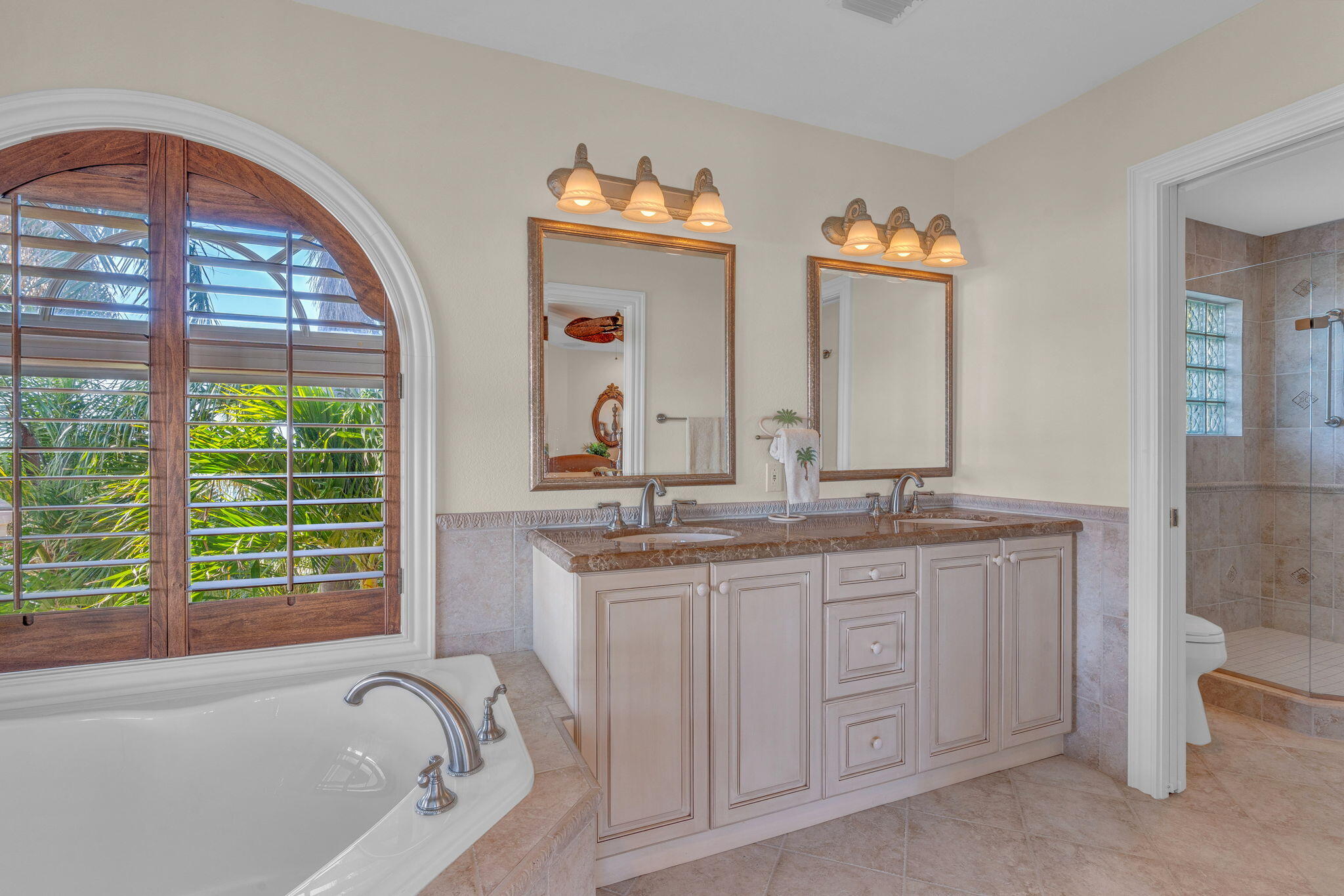 1355 Coury Dr Key Colony, FL 33051