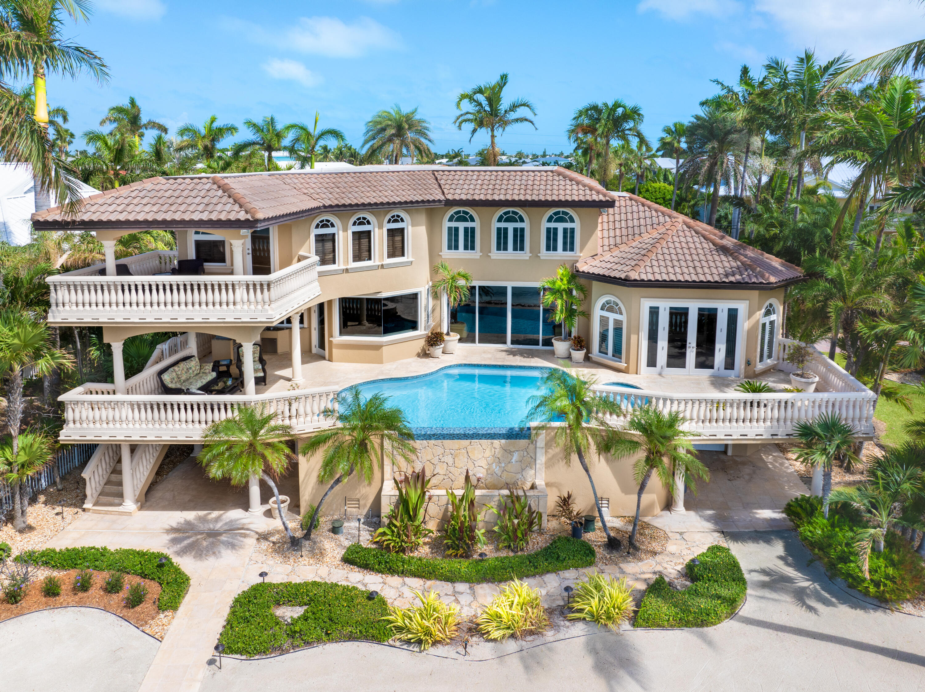 1355-1350 Coury Dr Key Colony, FL 33051