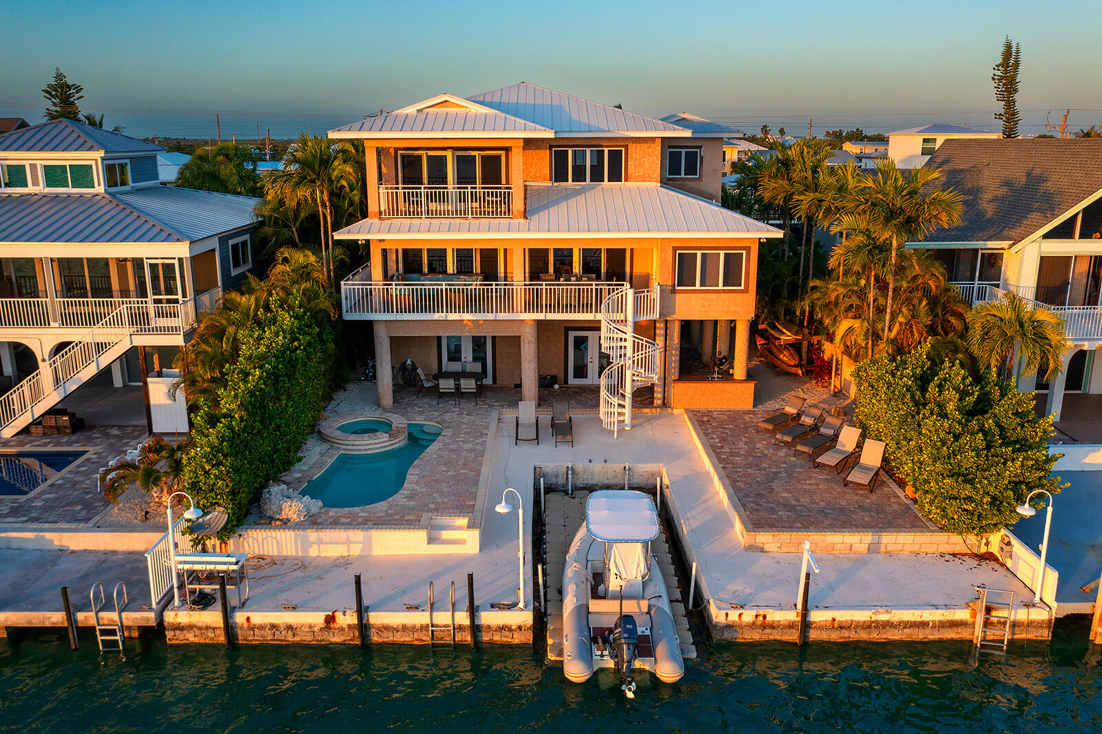 414E Caribbean Dr Summerland Key, FL 33042