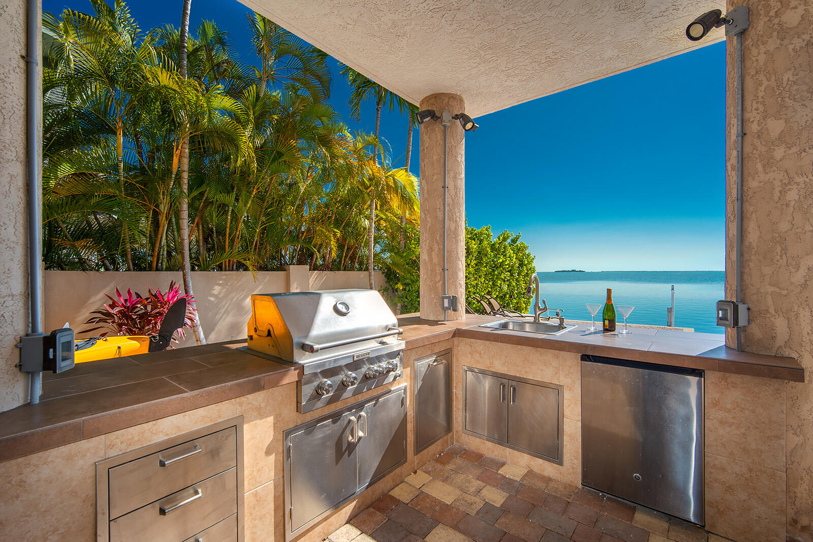 414E Caribbean Dr Summerland Key, FL 33042