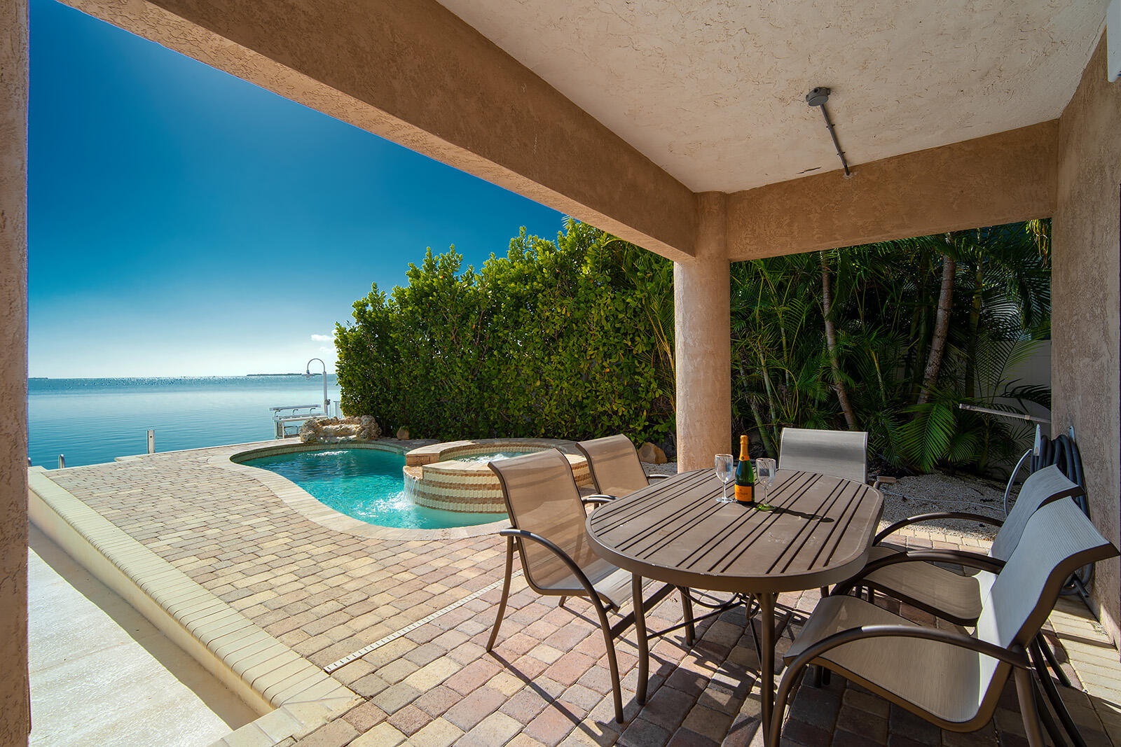 414E Caribbean Dr Summerland Key, FL 33042