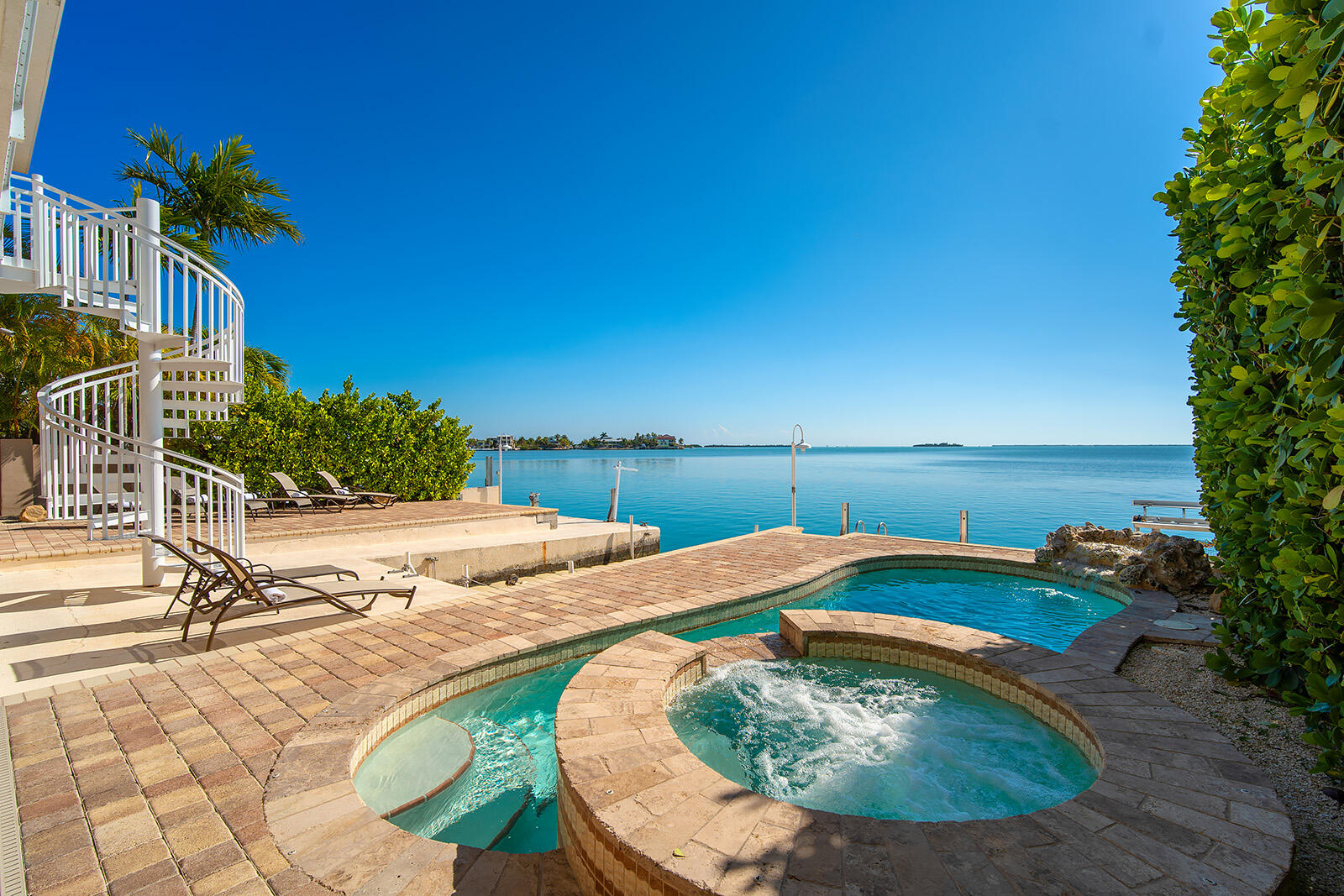 414E Caribbean Dr Summerland Key, FL 33042