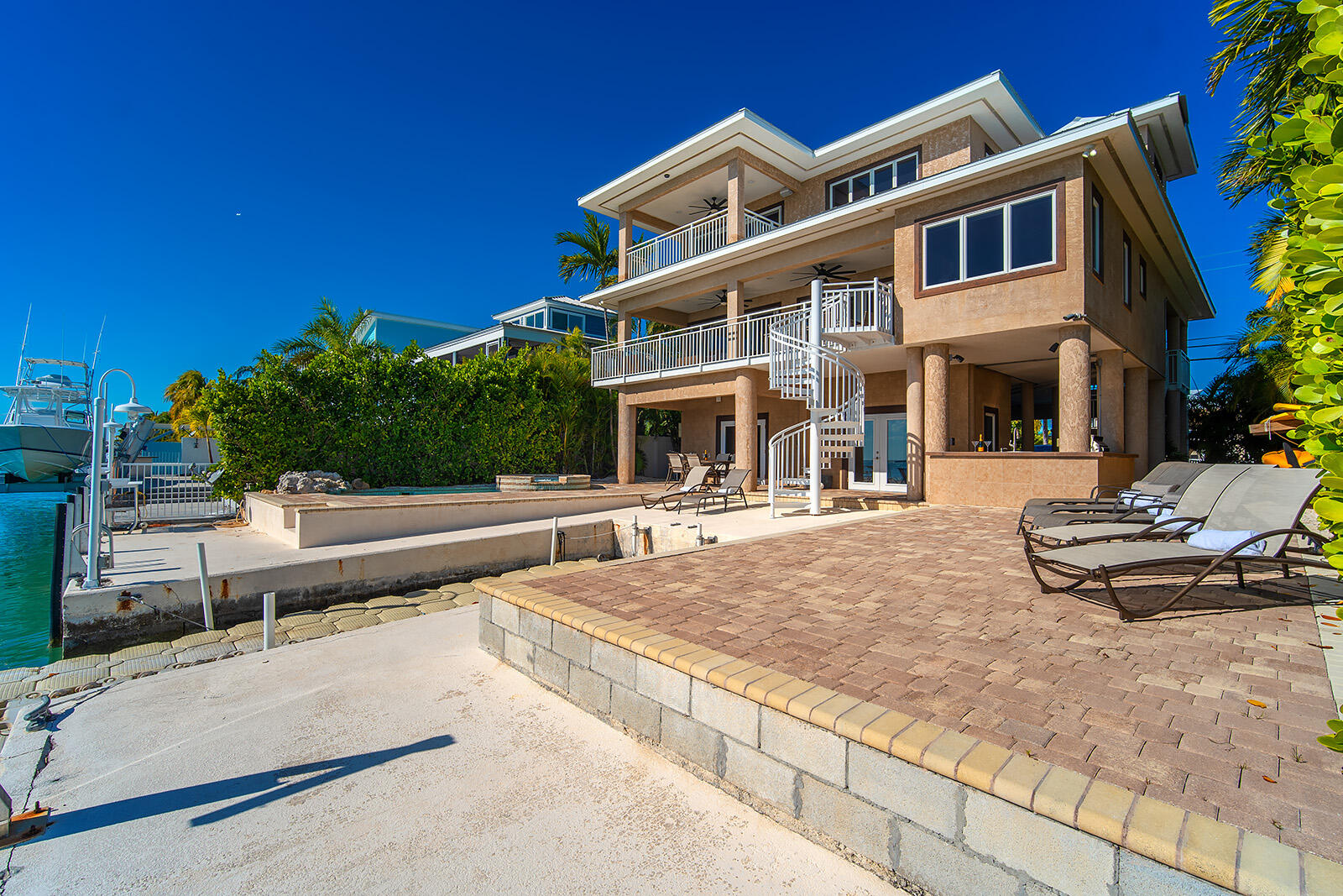 414E Caribbean Dr Summerland Key, FL 33042