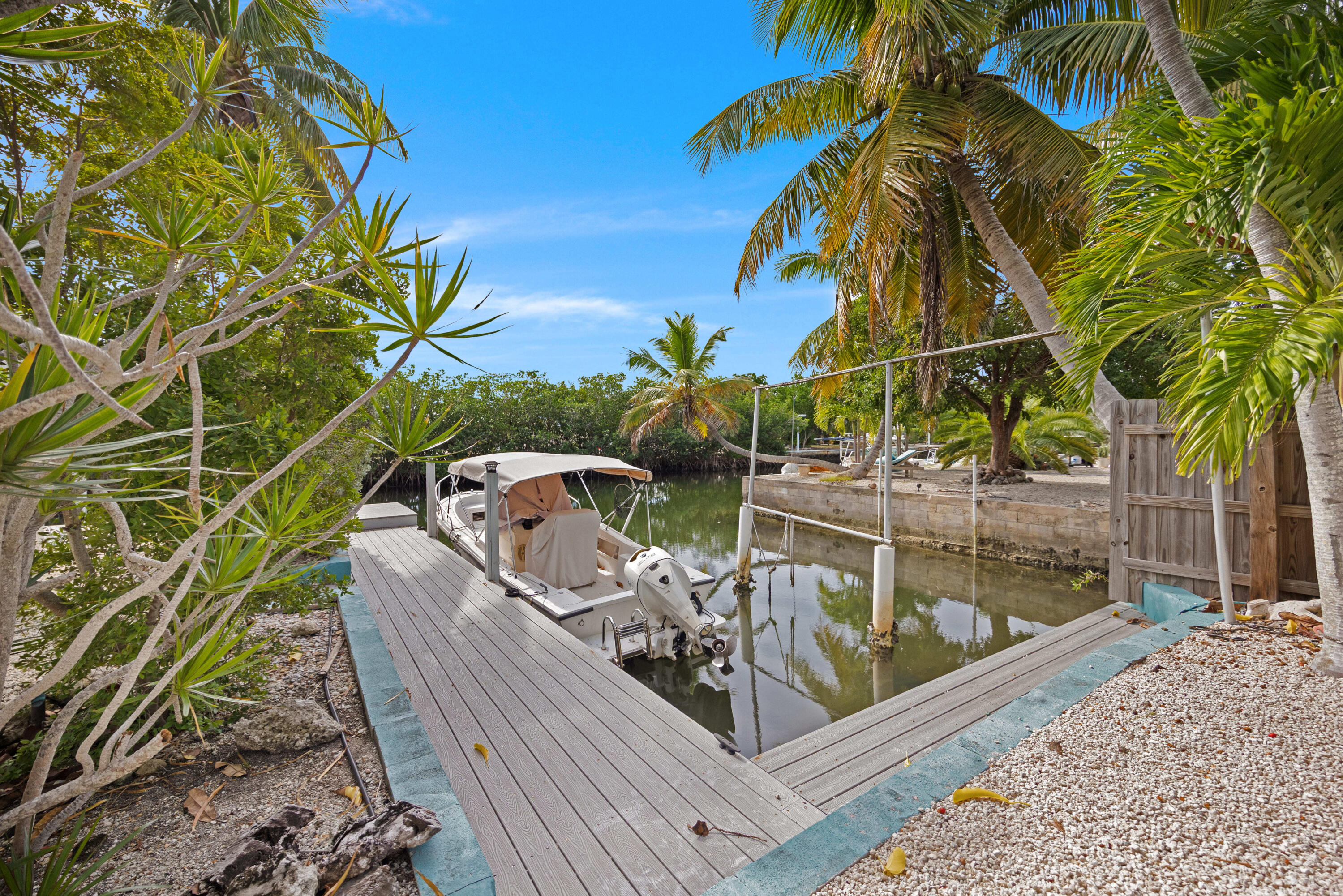 19881 Date Palm Dr Sugarloaf Key, FL 33042