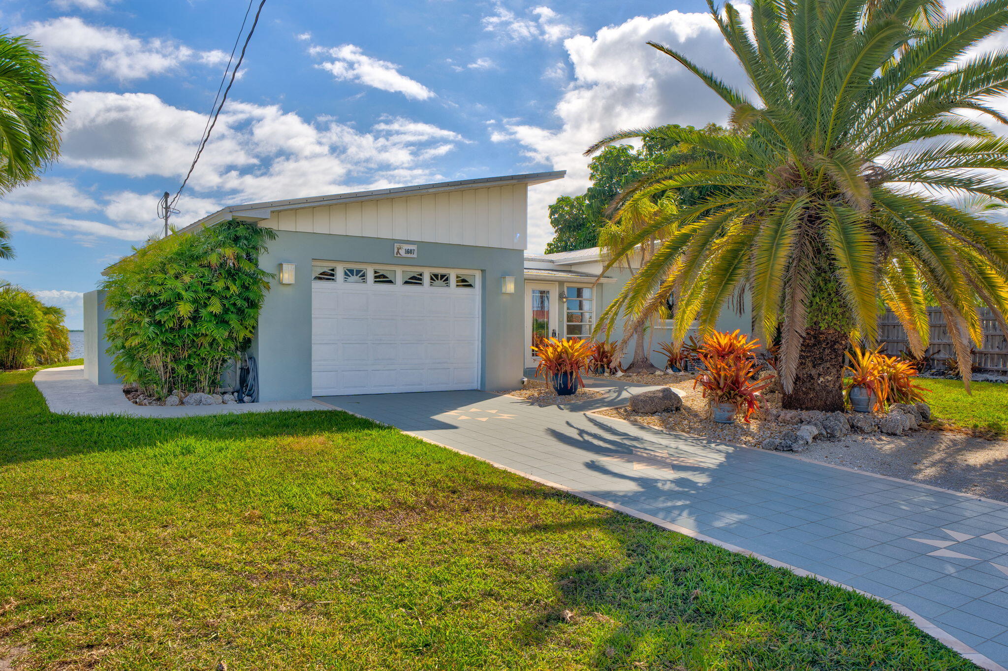 1607 Sunrise Dr Big Pine Key, FL 33043
