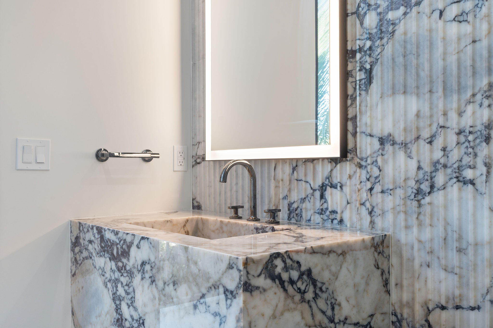 230 15Th Cir Key Colony, FL 33051