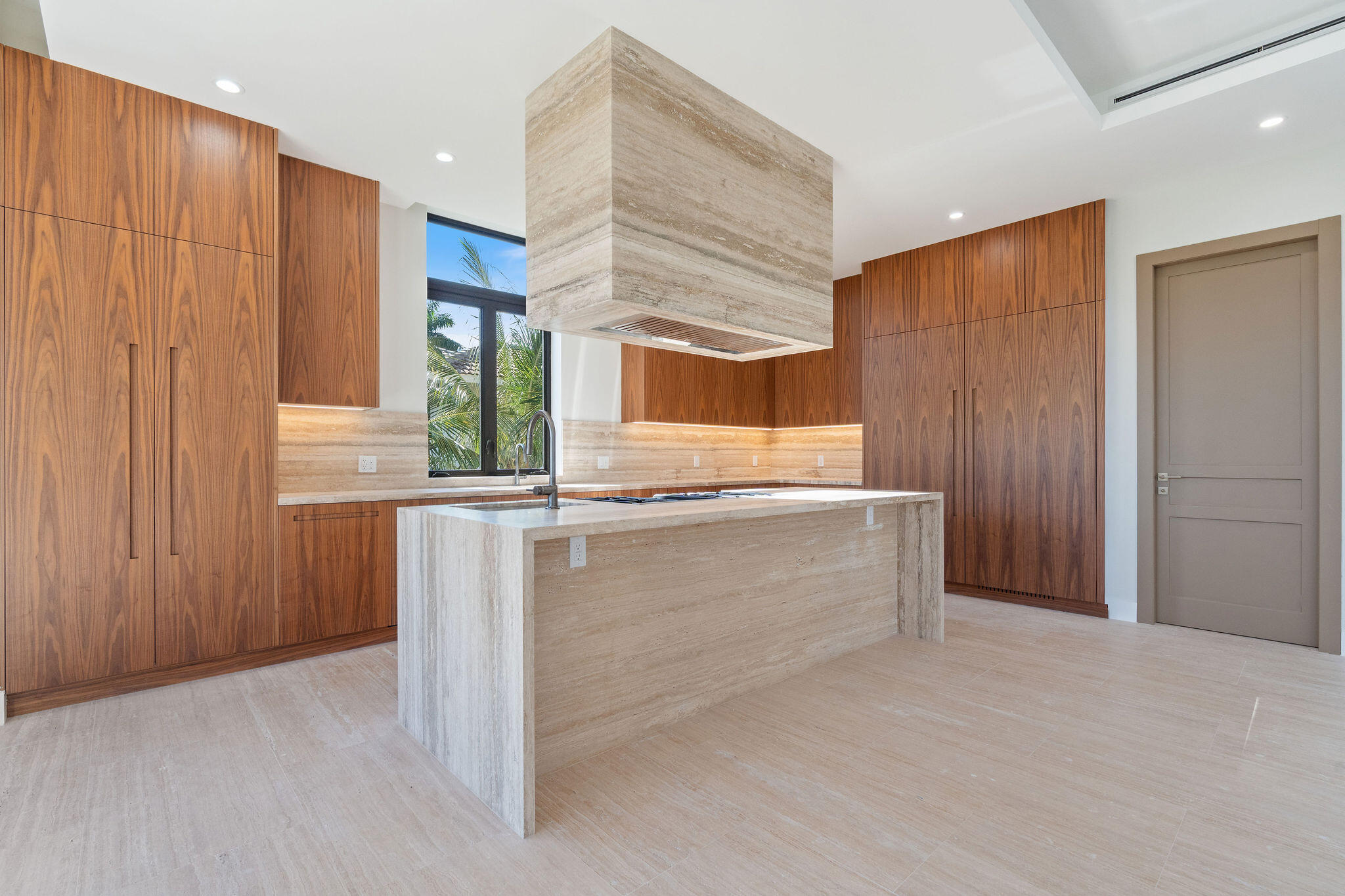 230 15Th Cir Key Colony, FL 33051