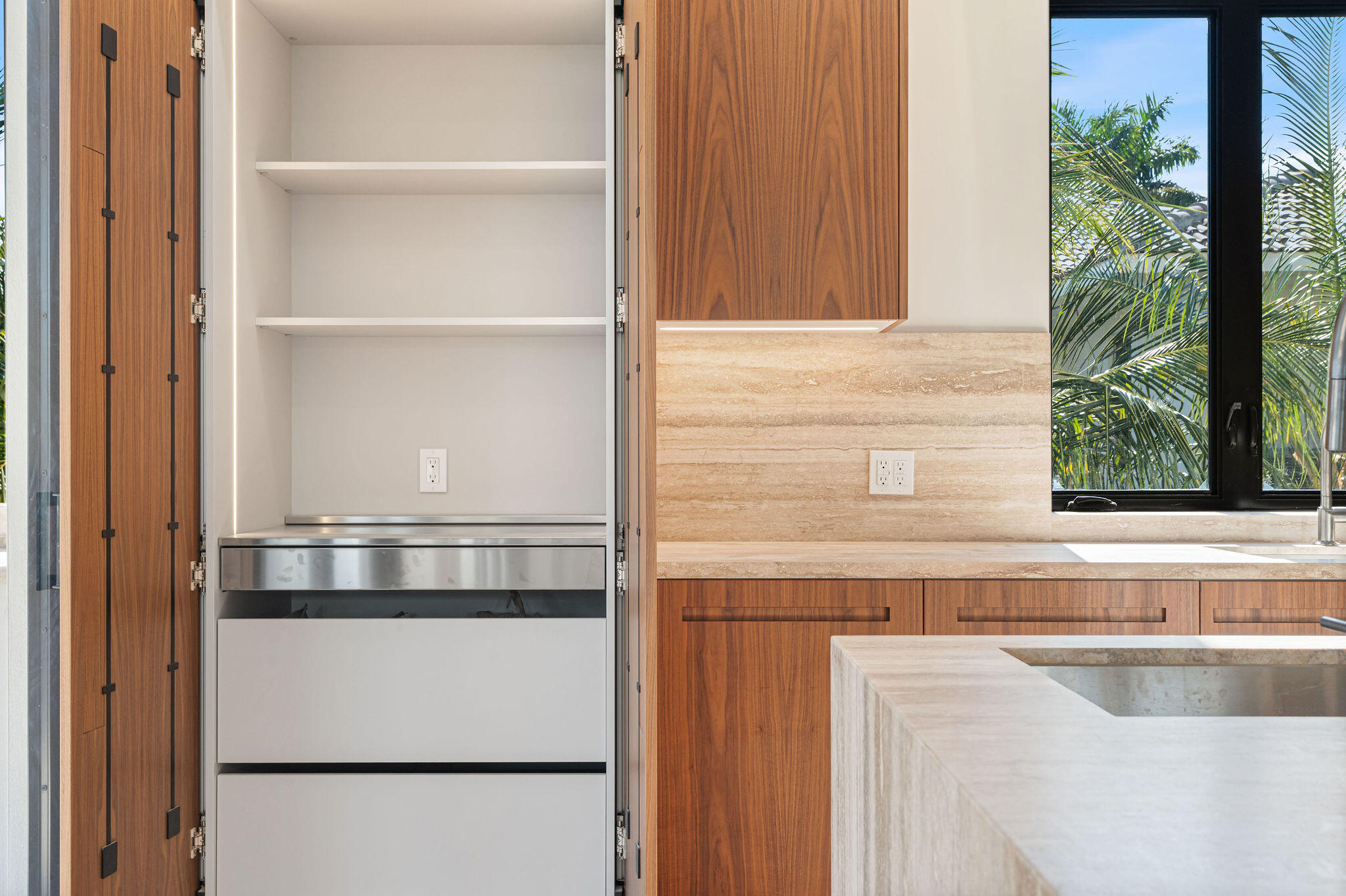 230 15Th Cir Key Colony, FL 33051