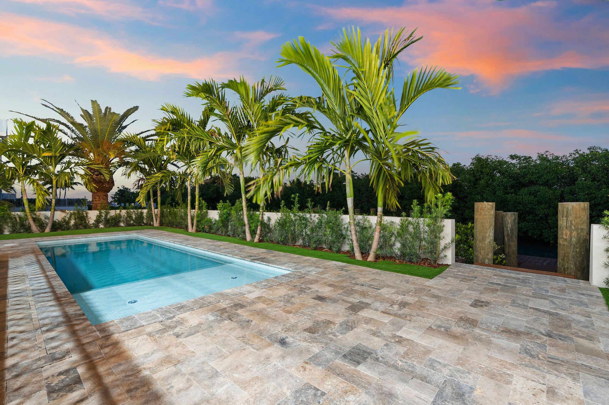 230 15Th Cir Key Colony, FL 33051