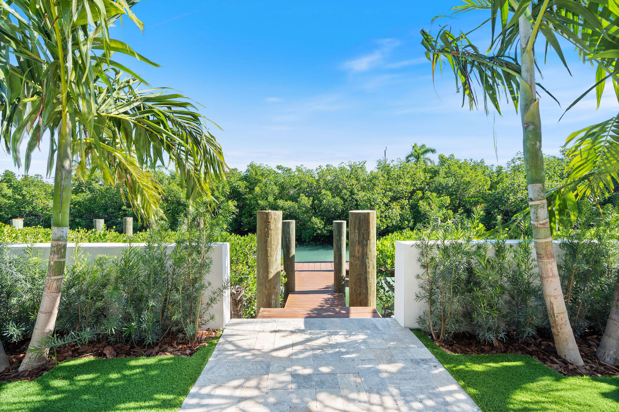 230 15Th Cir Key Colony, FL 33051