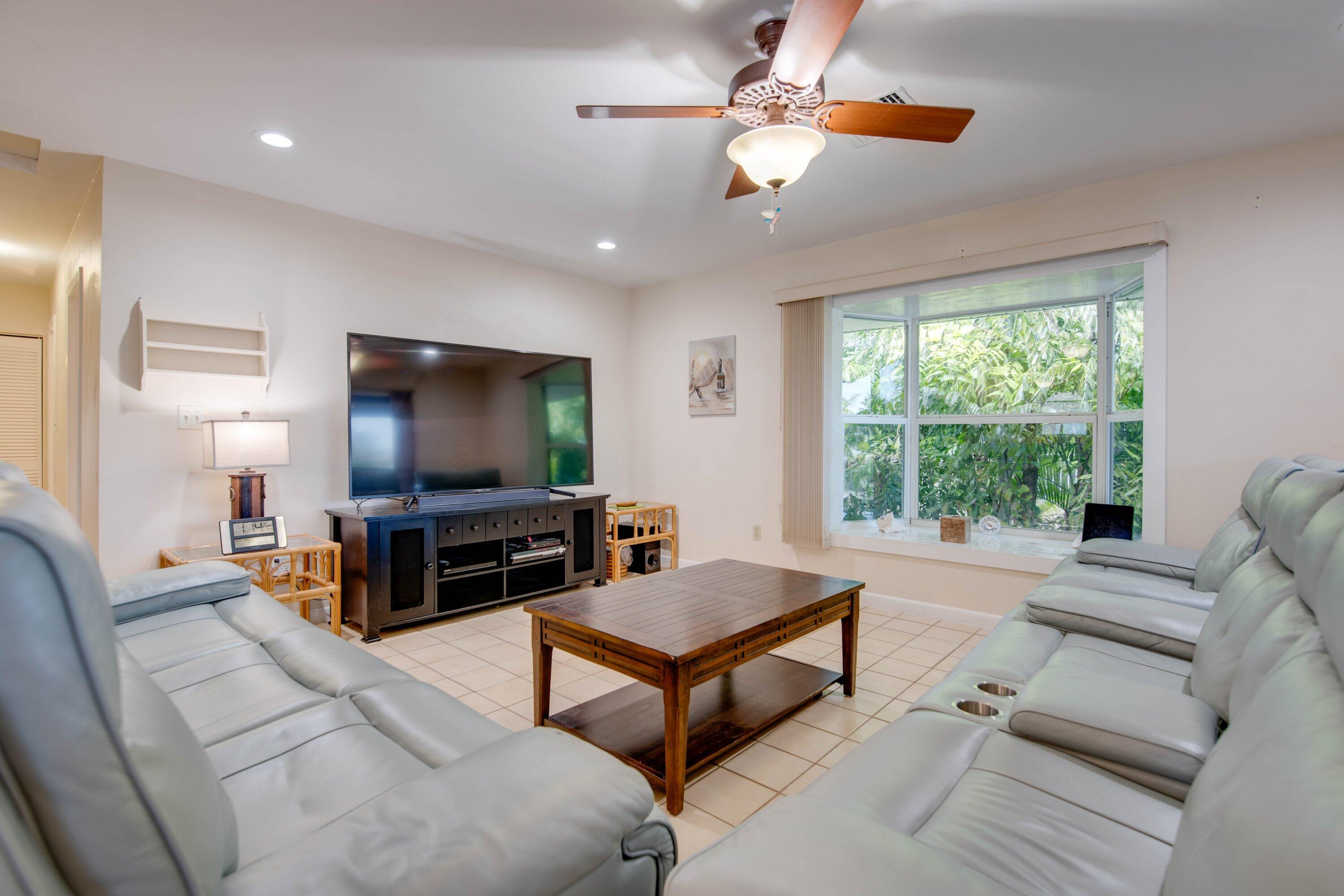 857E Caribbean Dr Summerland Key, FL 33042