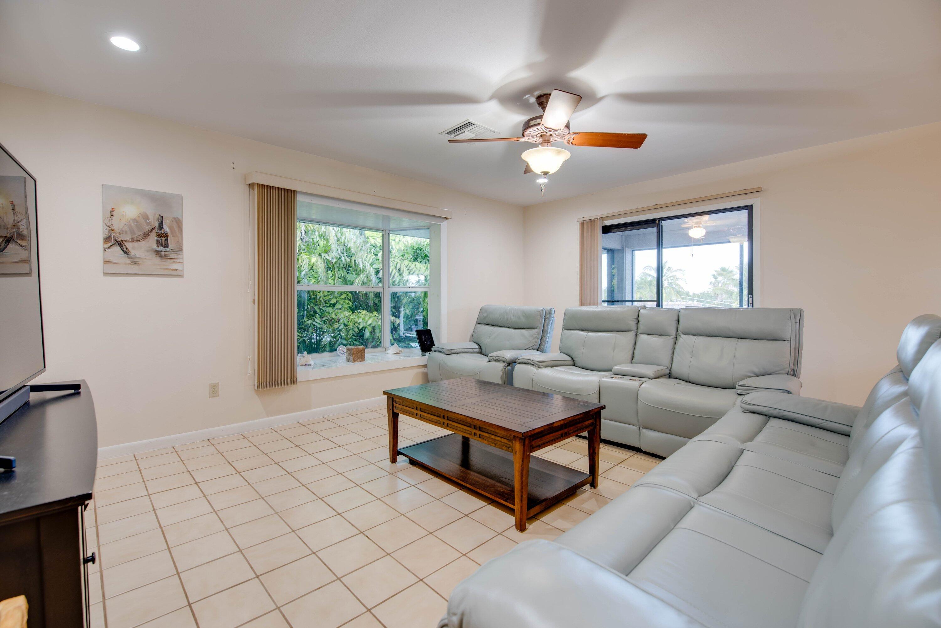 857E Caribbean Dr Summerland Key, FL 33042