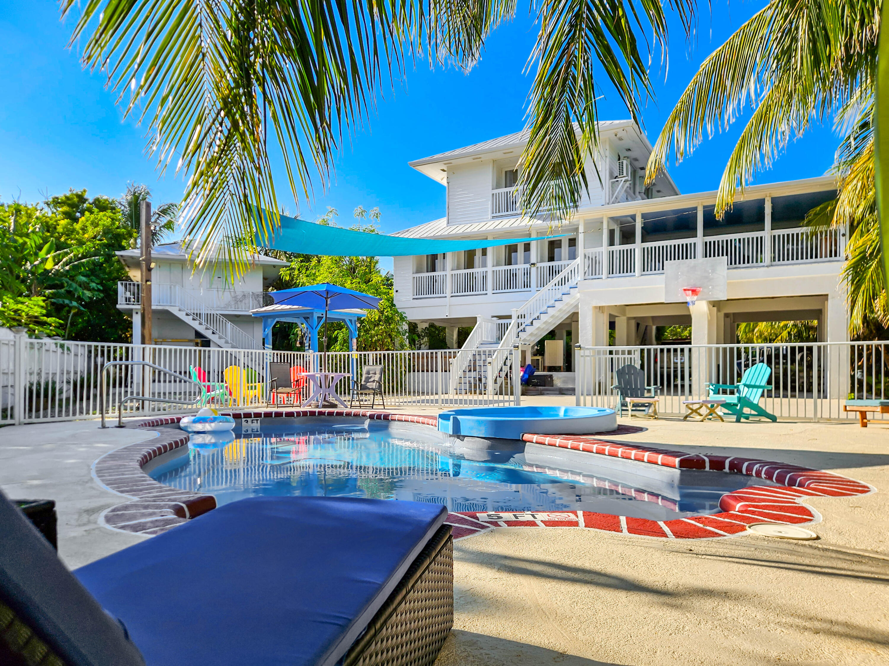 125 Colson Dr Cudjoe Key, FL 33042