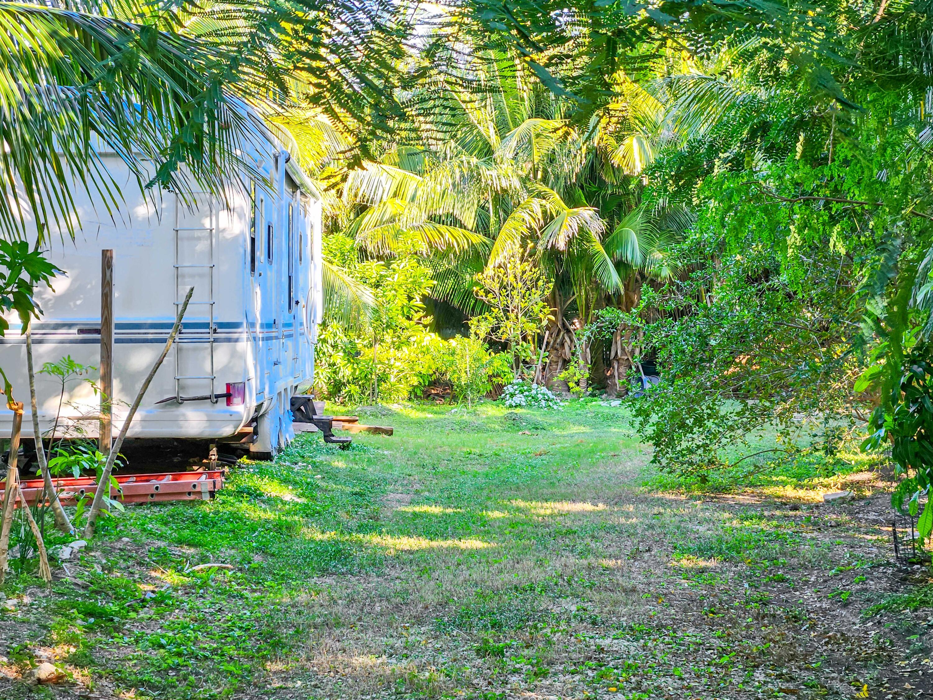 125 Colson Dr Cudjoe Key, FL 33042